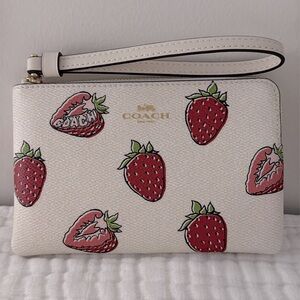 NEW Coach Corner Zip Wristlet Canvas Strawberries 🍓